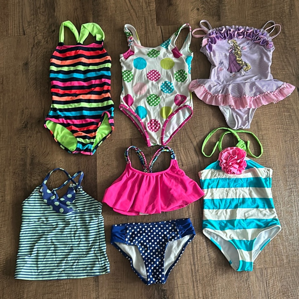 Youth Girl’s size XS/Small swimsuits/swimwear Lot Disney store, Souris Mini, etc